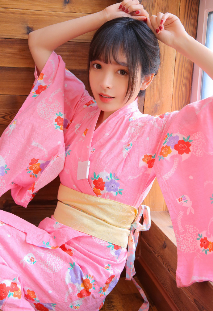 风情尤物美女酥胸长腿诱惑日本和服性感写真 ​