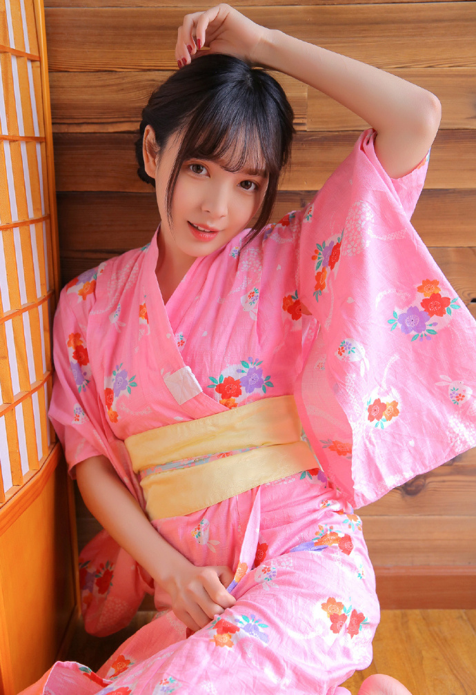风情尤物美女酥胸长腿诱惑日本和服性感写真 ​