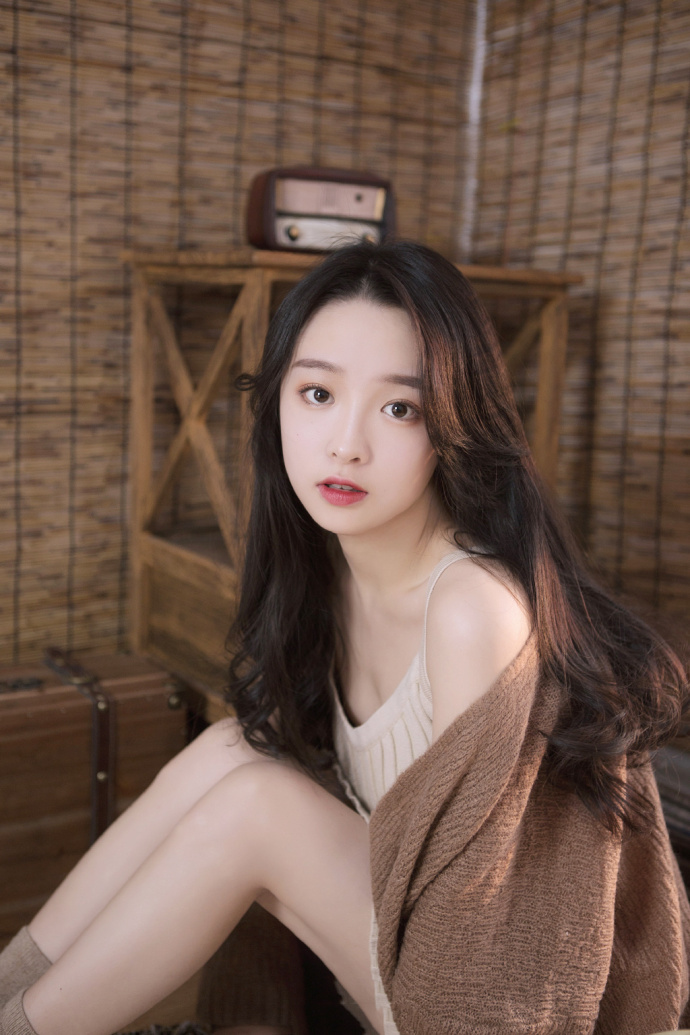性感美女白嫩美腿私房诱人极品写真