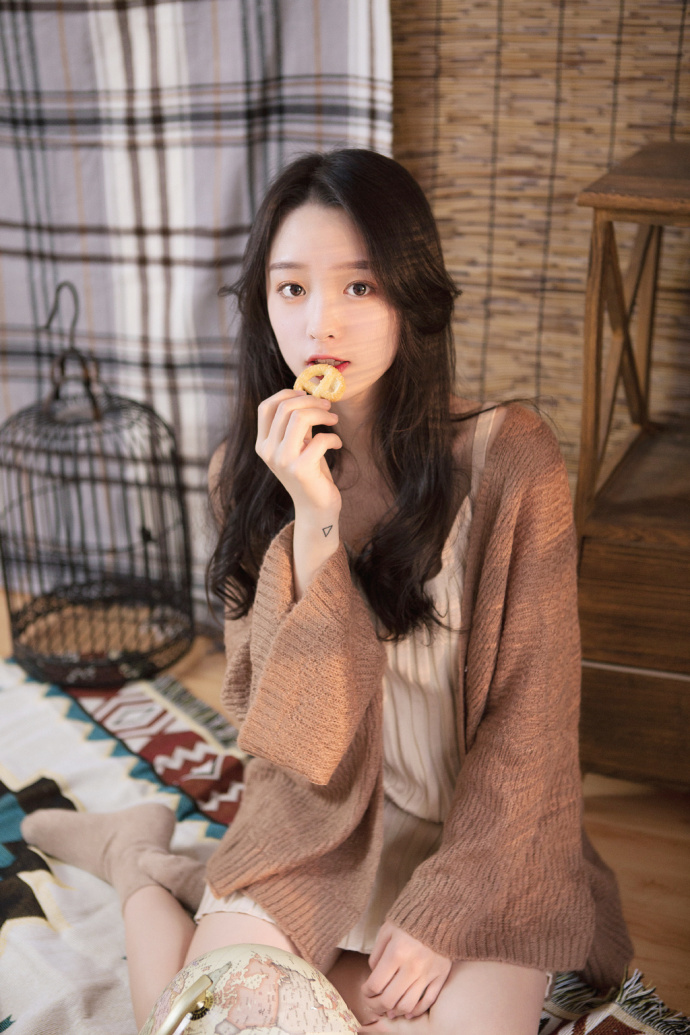 性感美女白嫩美腿私房诱人极品写真