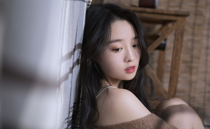 性感美女白嫩美腿私房诱人极品写真