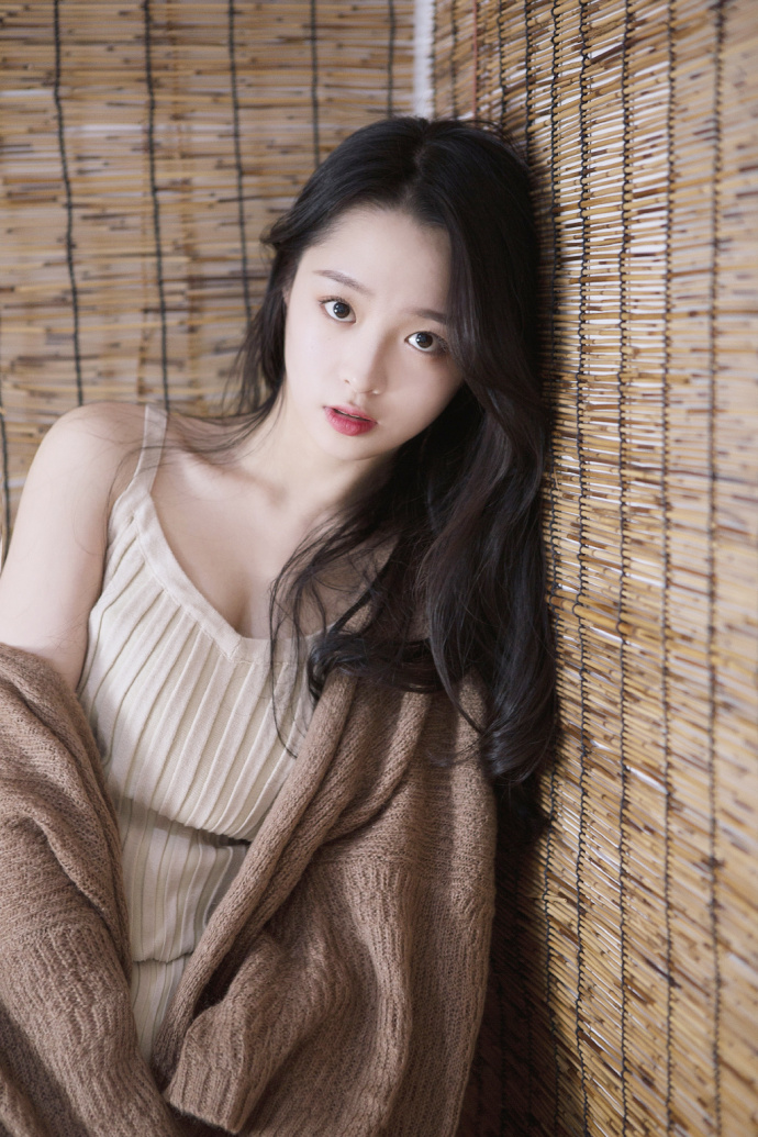 性感美女白嫩美腿私房诱人极品写真