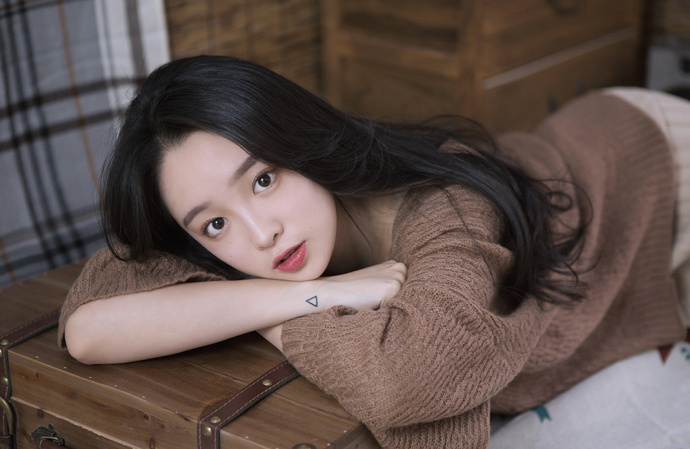 性感美女白嫩美腿私房诱人极品写真