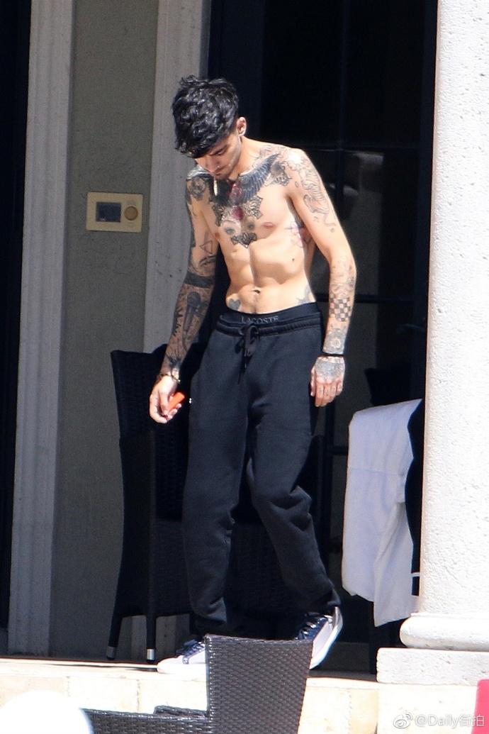 欧美男明星帅哥美渣Zayn Malik迈阿密度假露性感纹