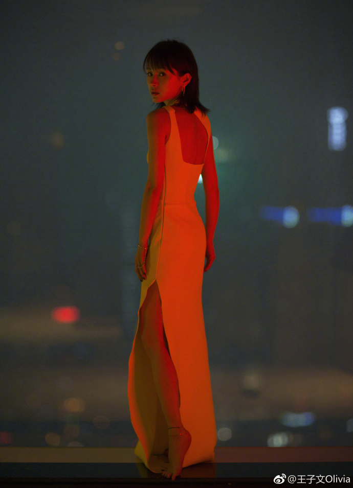 四川美女明星王子文白色礼服性感图片