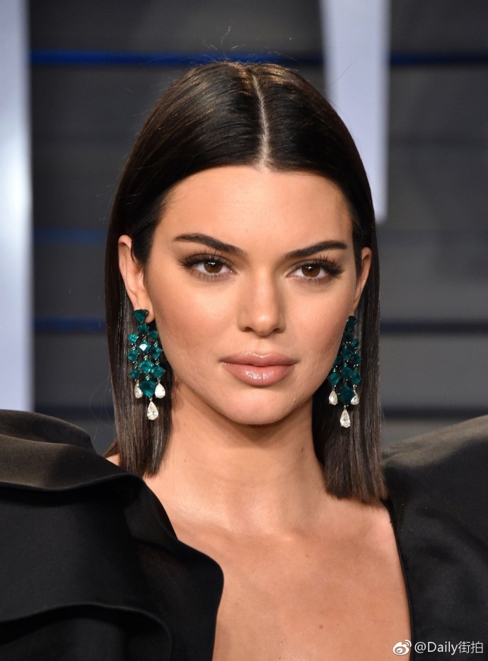 欧美美女肯豆Kendall Jenner出席2018Vanity Fair Oscar P