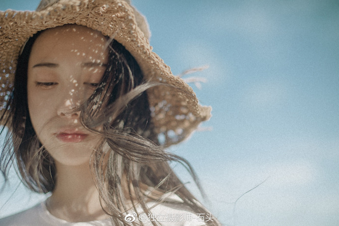 清纯美女白色衬衫搭配黑裙唯美写真