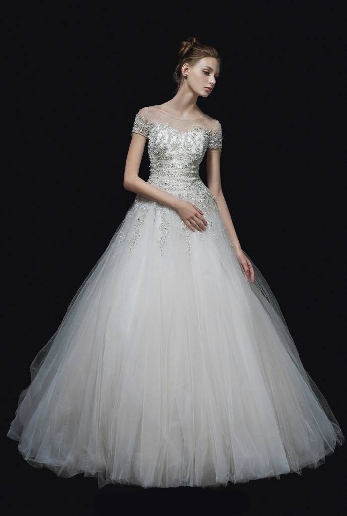 唯美纯白色婚纱礼服图片