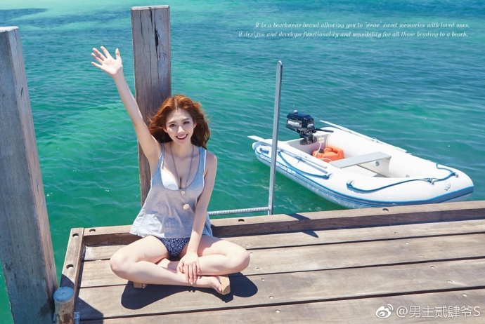 性感美女蔚蓝色海边阳光写真