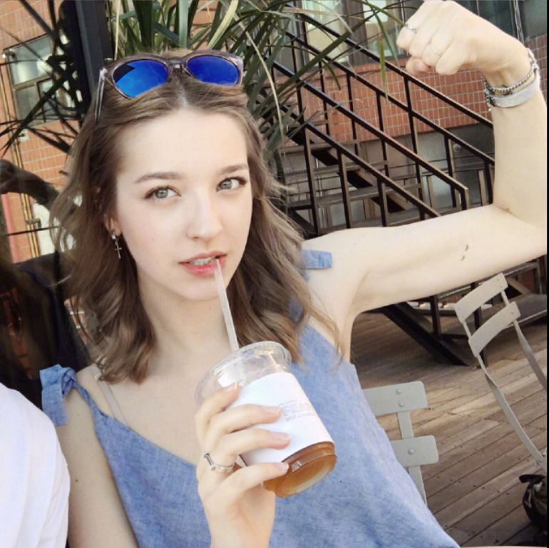 俄罗斯美女模特Danilova Angelina自拍照