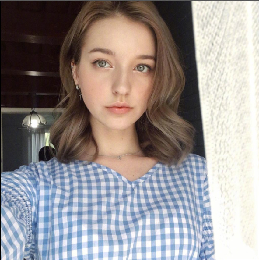 俄罗斯美女模特Danilova Angelina自拍照