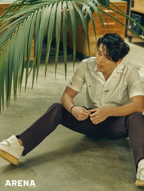 韩国男明星帅哥玄彬杂志《ARENA》4月号画报图片