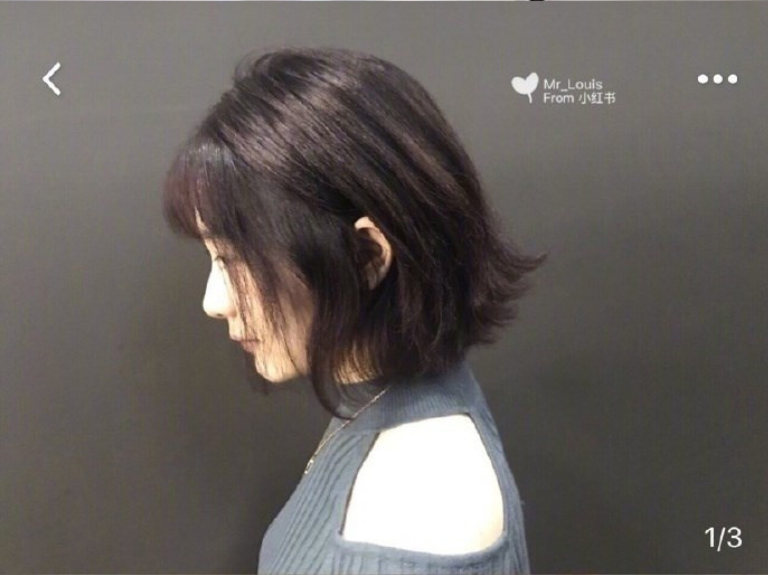 美女自拍展示一种自然又好打理的烫发发型图片