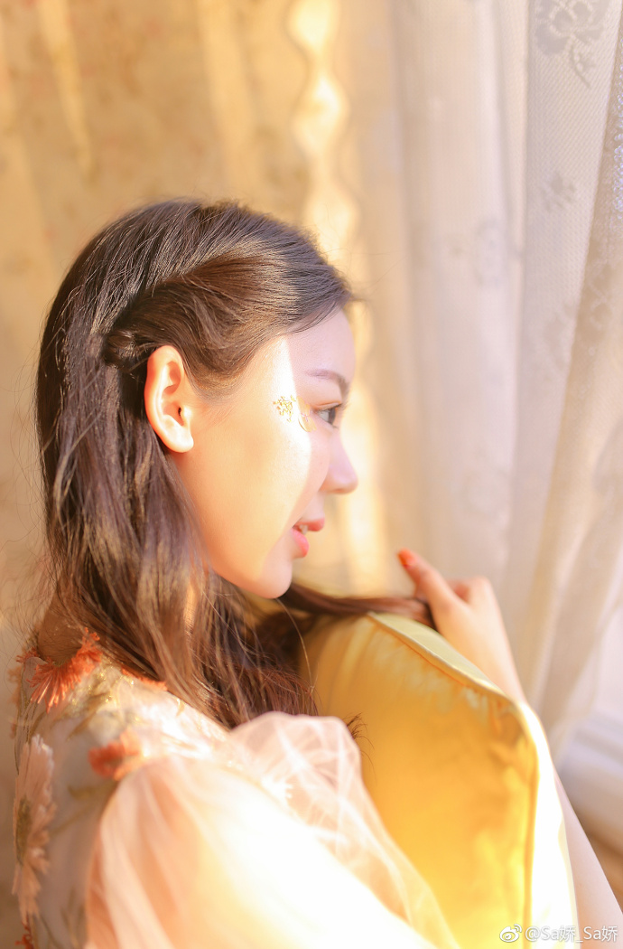 清纯美女MxYiJ温柔气质写真