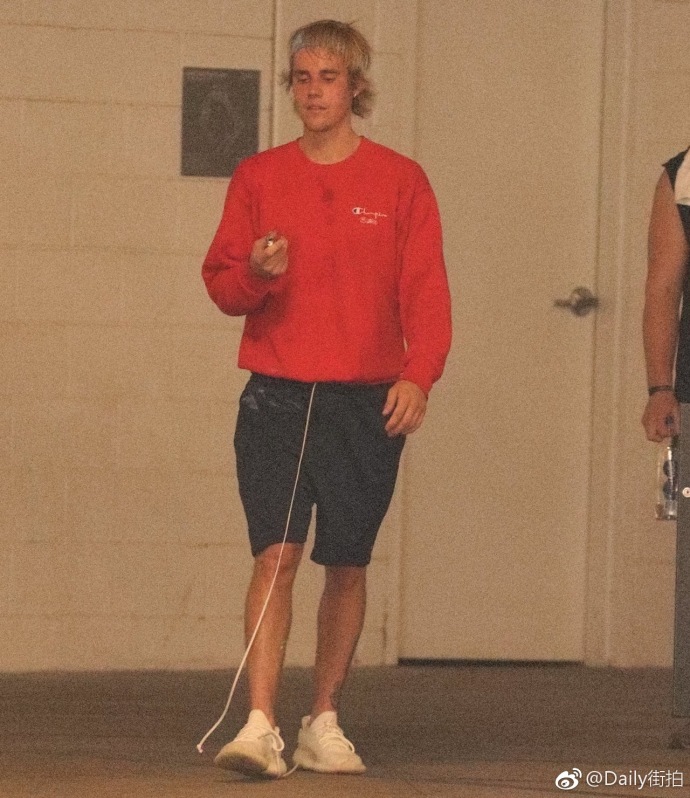 欧美男明星帅哥Justin Bieber洛杉矶出街图片