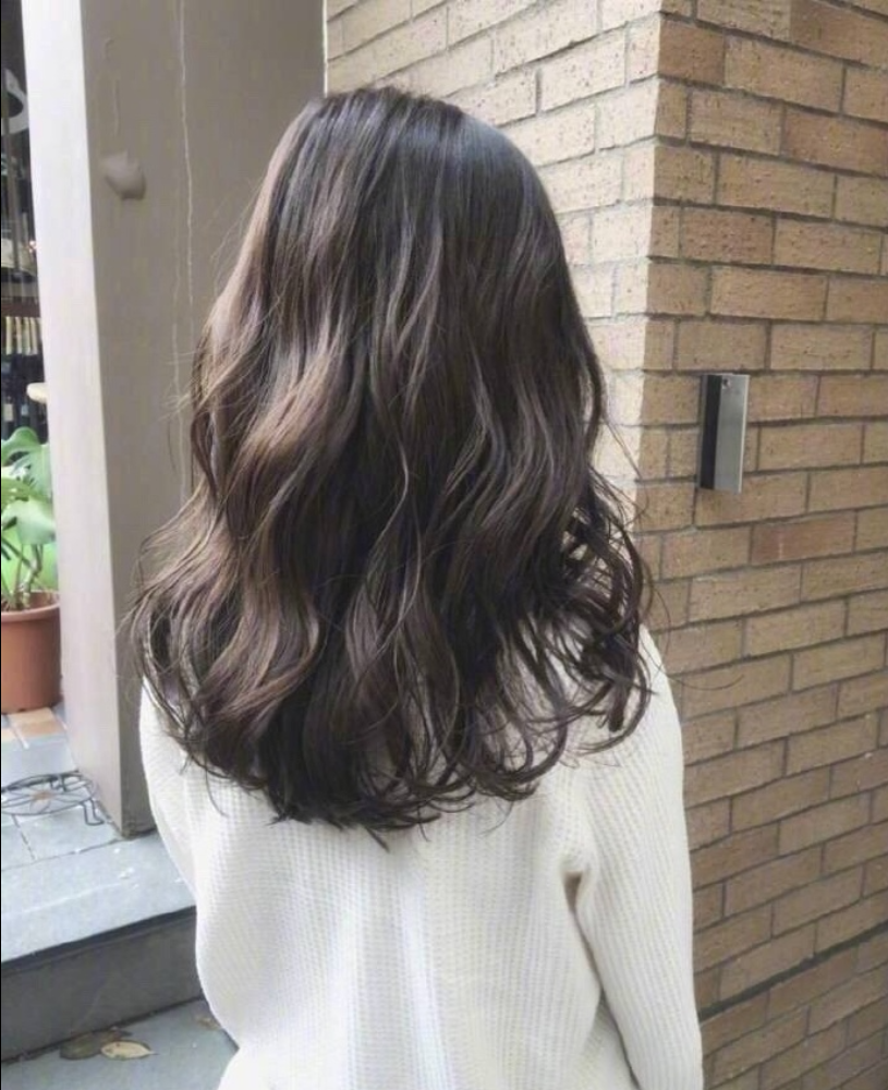 18种中长卷发发型图片_美女背影图片你喜欢第几