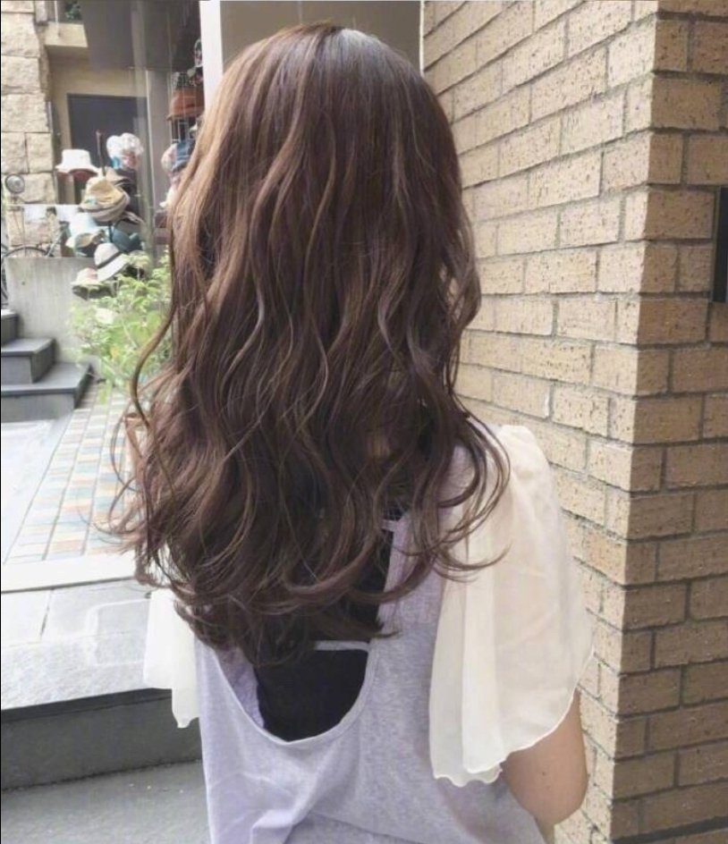 18种中长卷发发型图片_美女背影图片你喜欢第几