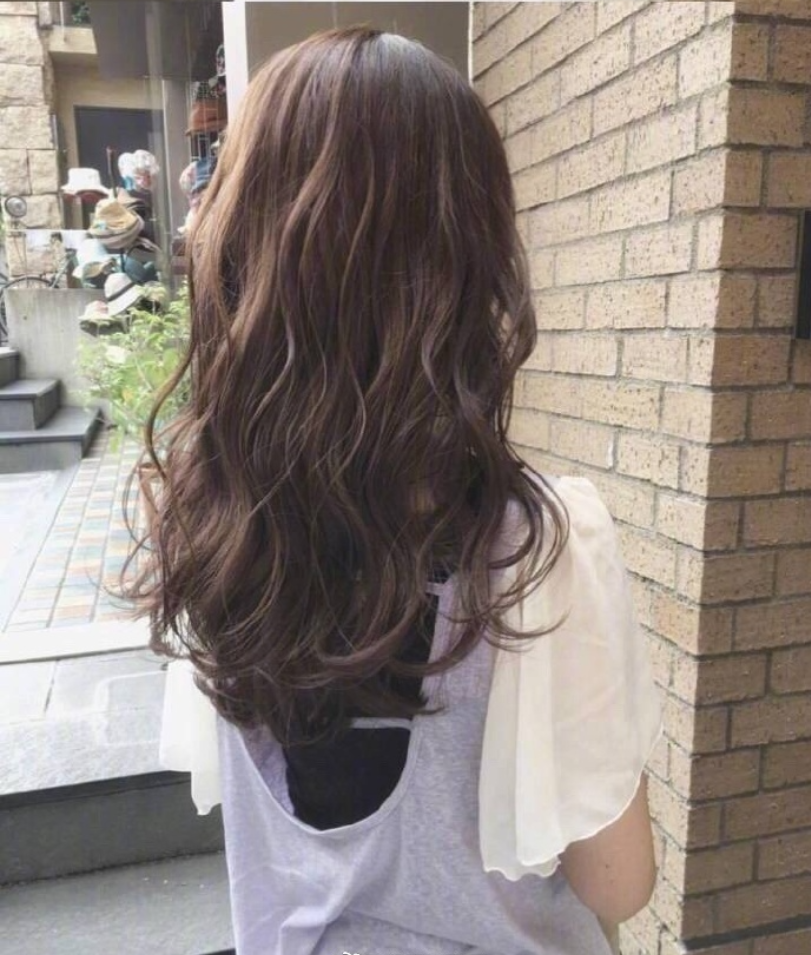 18种中长卷发发型图片_美女背影图片你喜欢第几