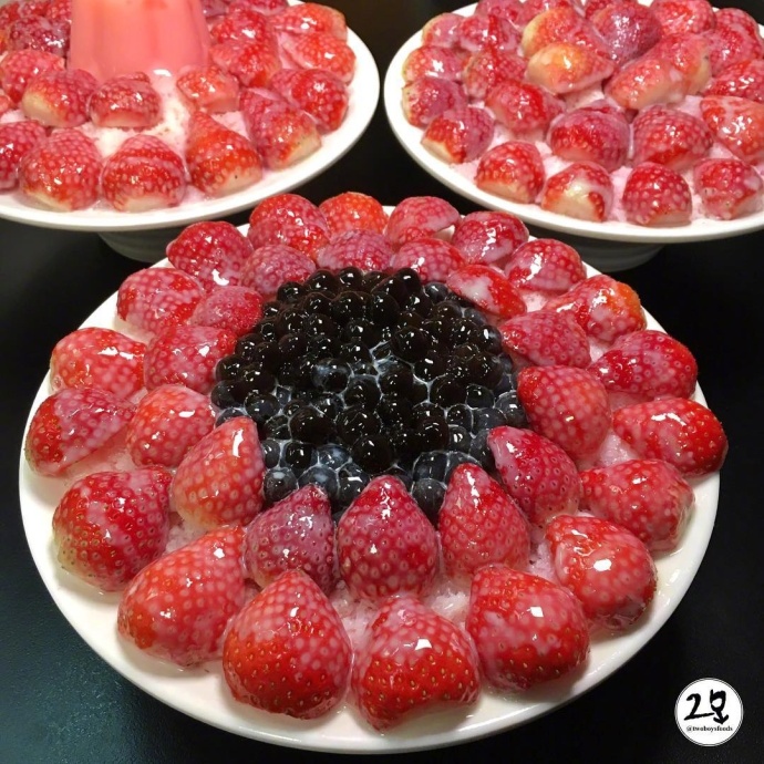 水果冰淇淋图片_草莓牛奶冰图片超想来一盘