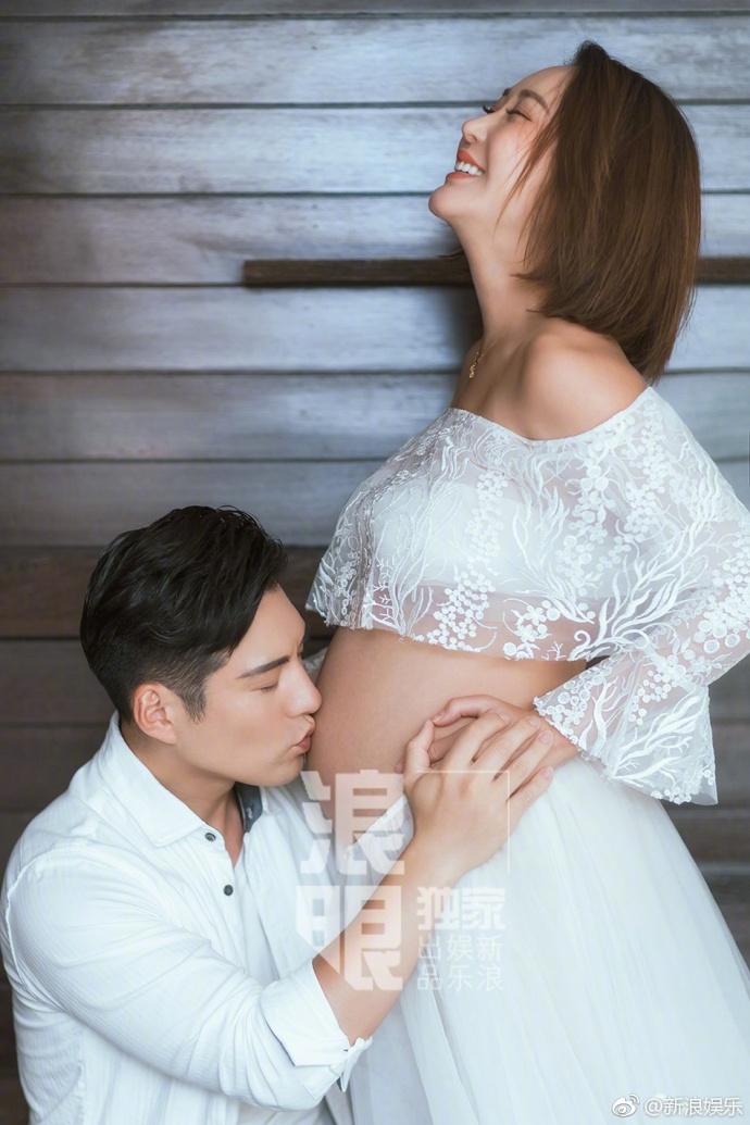 明星夫妻杜若溪孕照曝光严屹宽亲吻孕肚超幸福