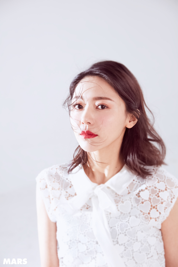 气质美女明星黄梦莹早春质感时尚大片