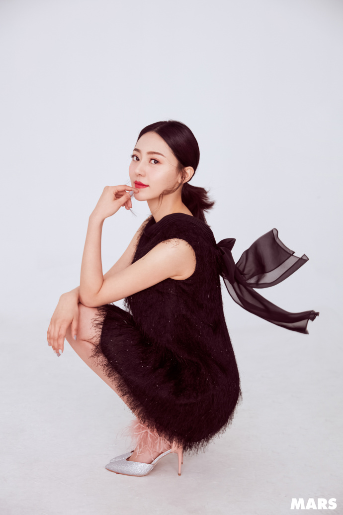 气质美女明星黄梦莹早春质感时尚大片