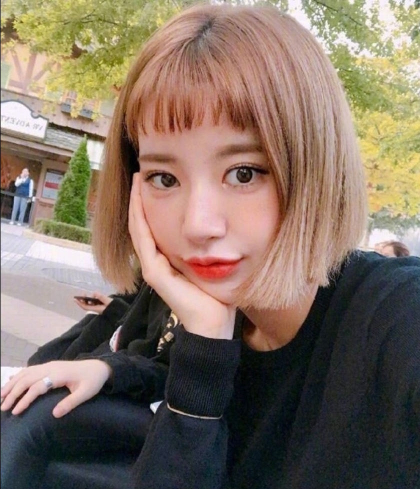 短发美女自拍照短发发型造型参考