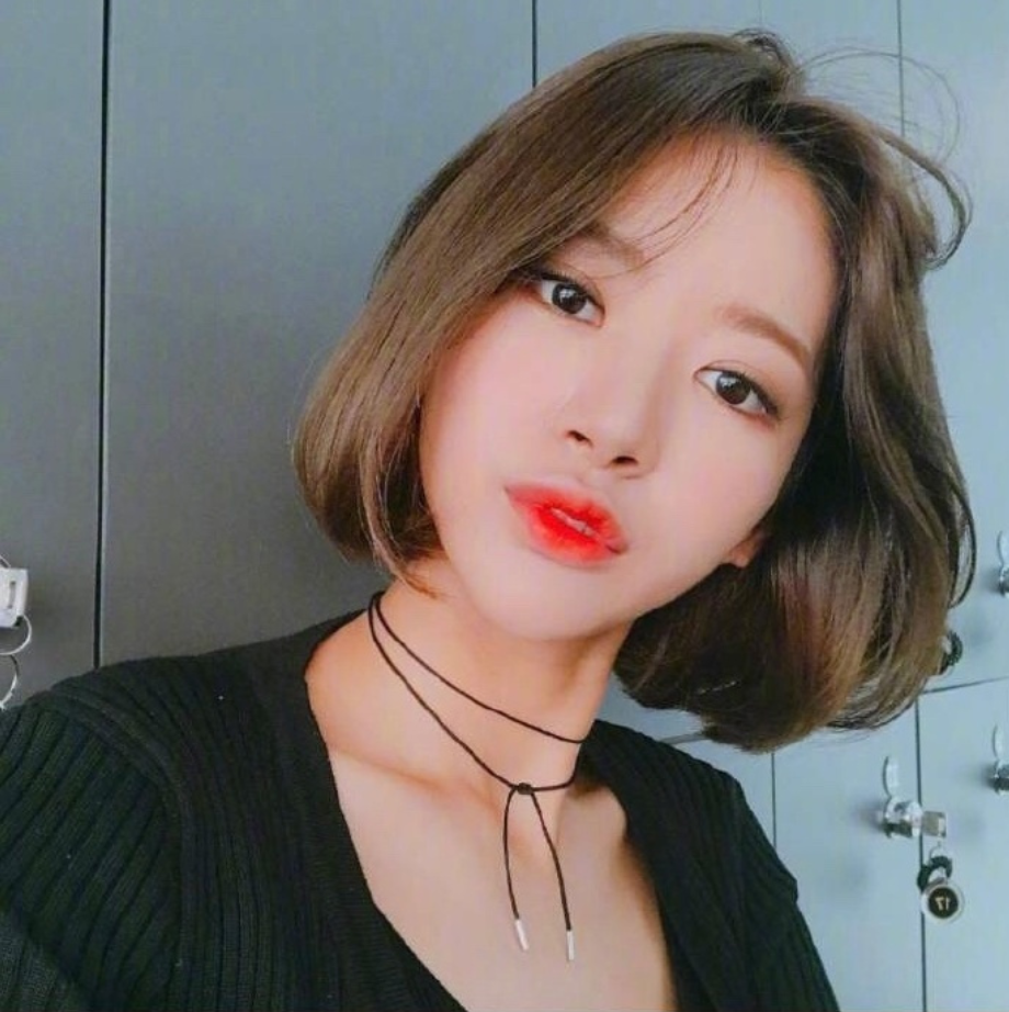 短发美女自拍照短发发型造型参考