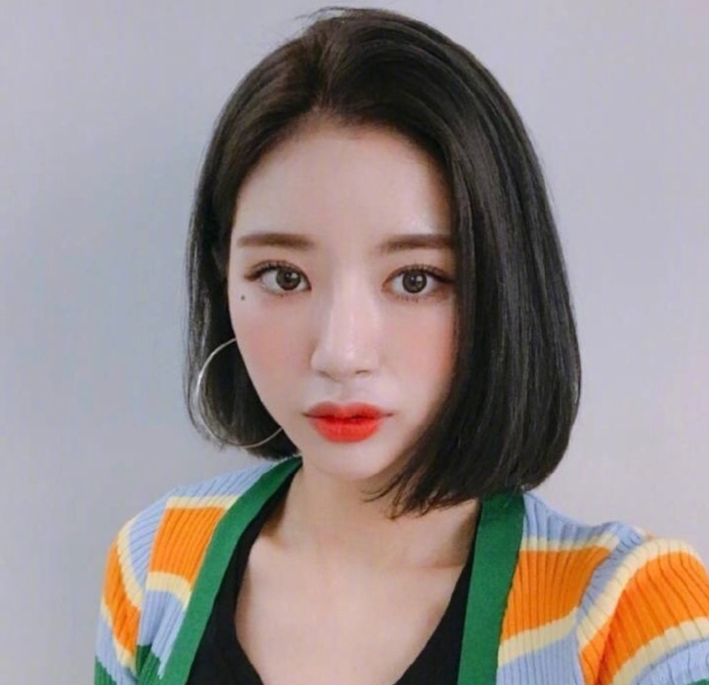 短发美女自拍照短发发型造型参考
