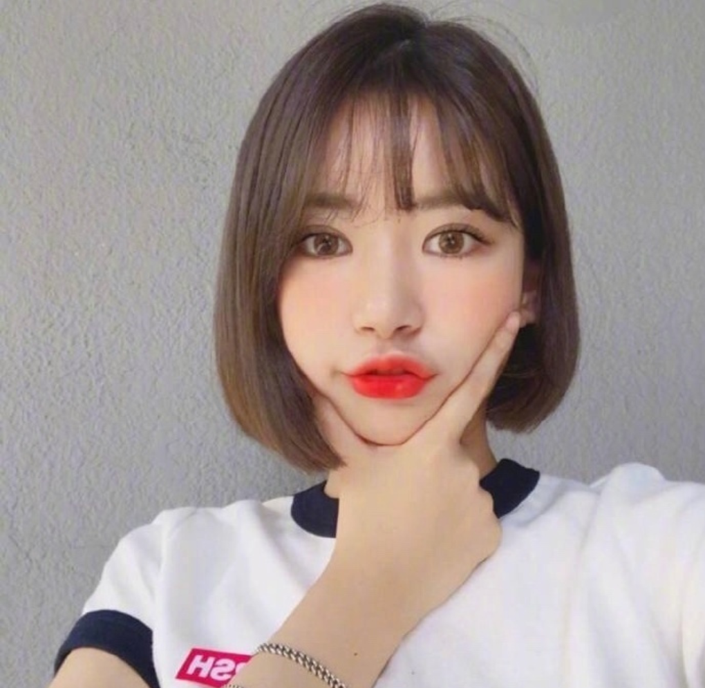 短发美女自拍照短发发型造型参考