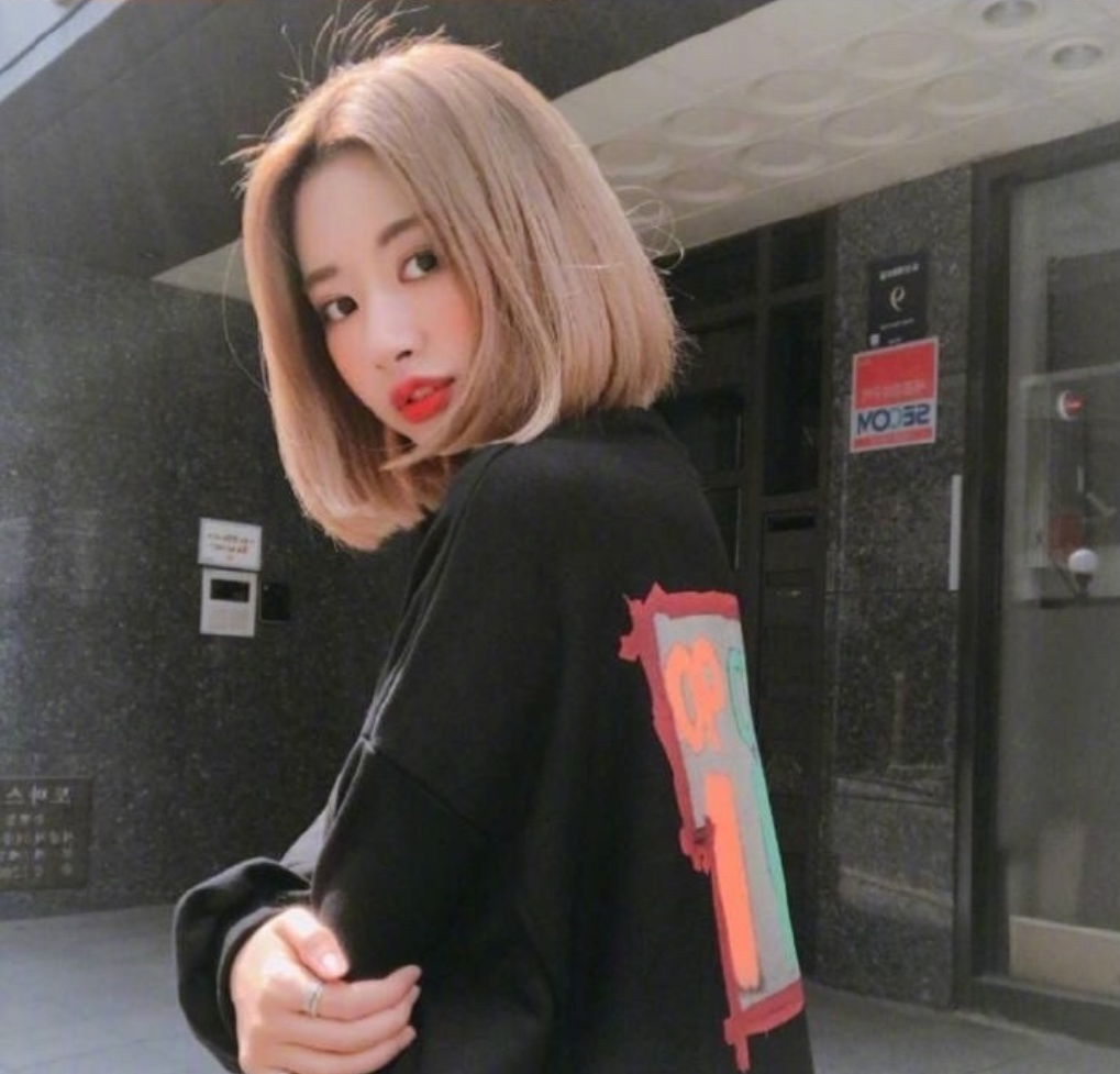短发美女自拍照短发发型造型参考