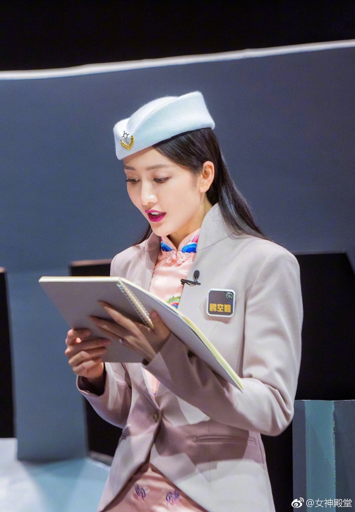 广西美女明星王鸥时尚穿搭不同色调风格搭配小