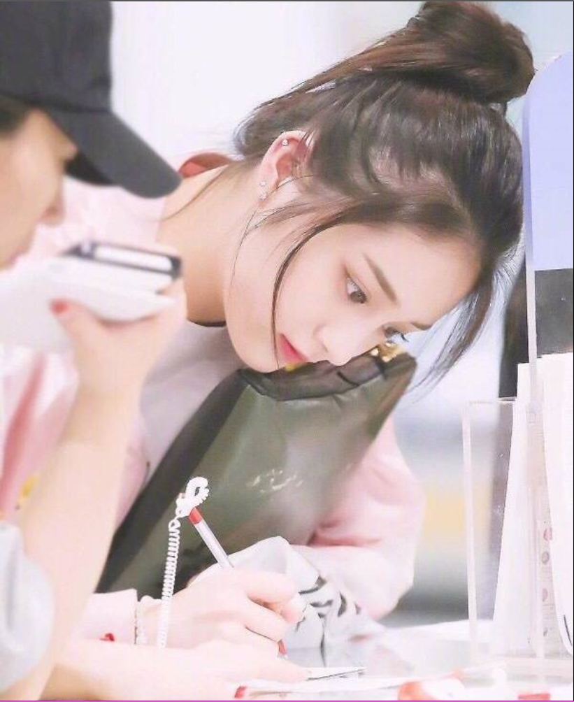 浙江美女明星周洁琼可爱自拍照