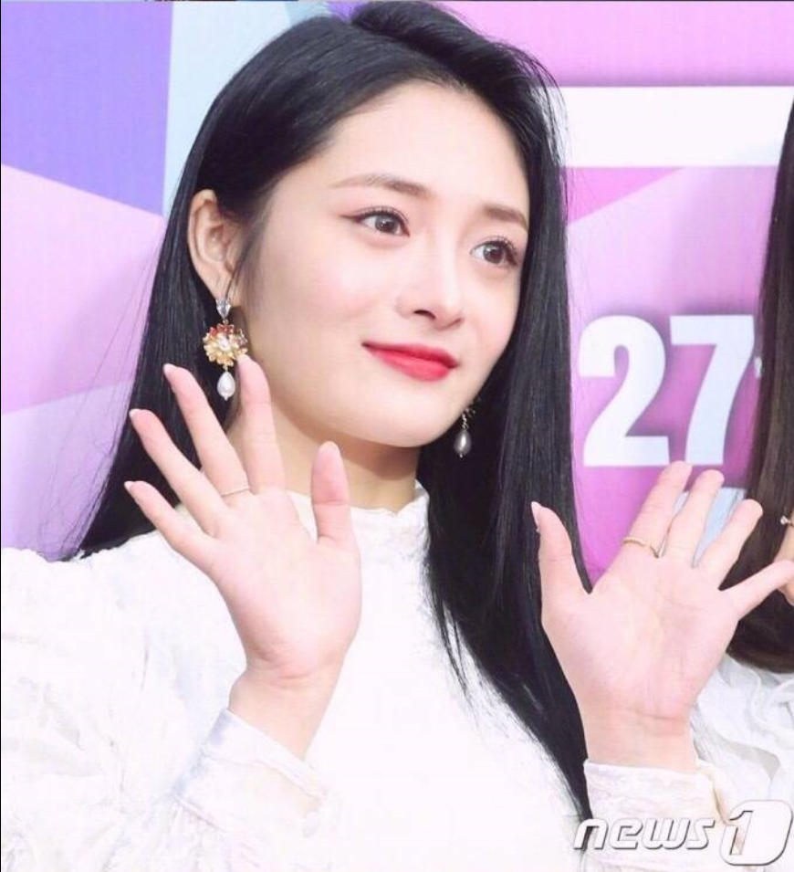 浙江美女明星周洁琼可爱自拍照