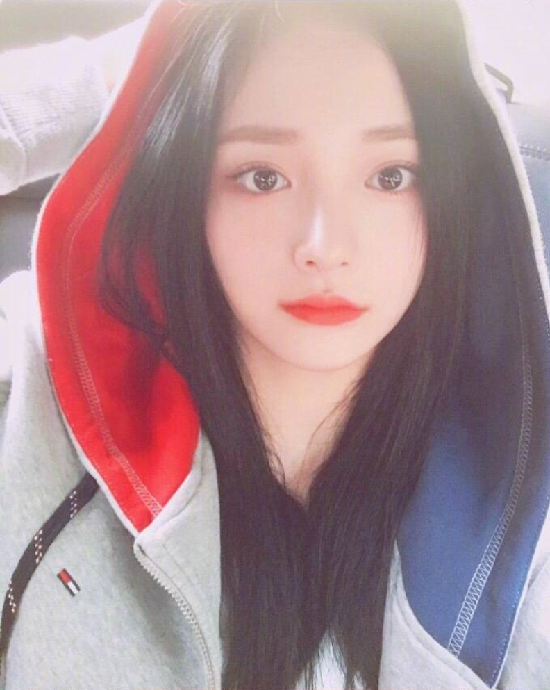 浙江美女明星周洁琼可爱自拍照