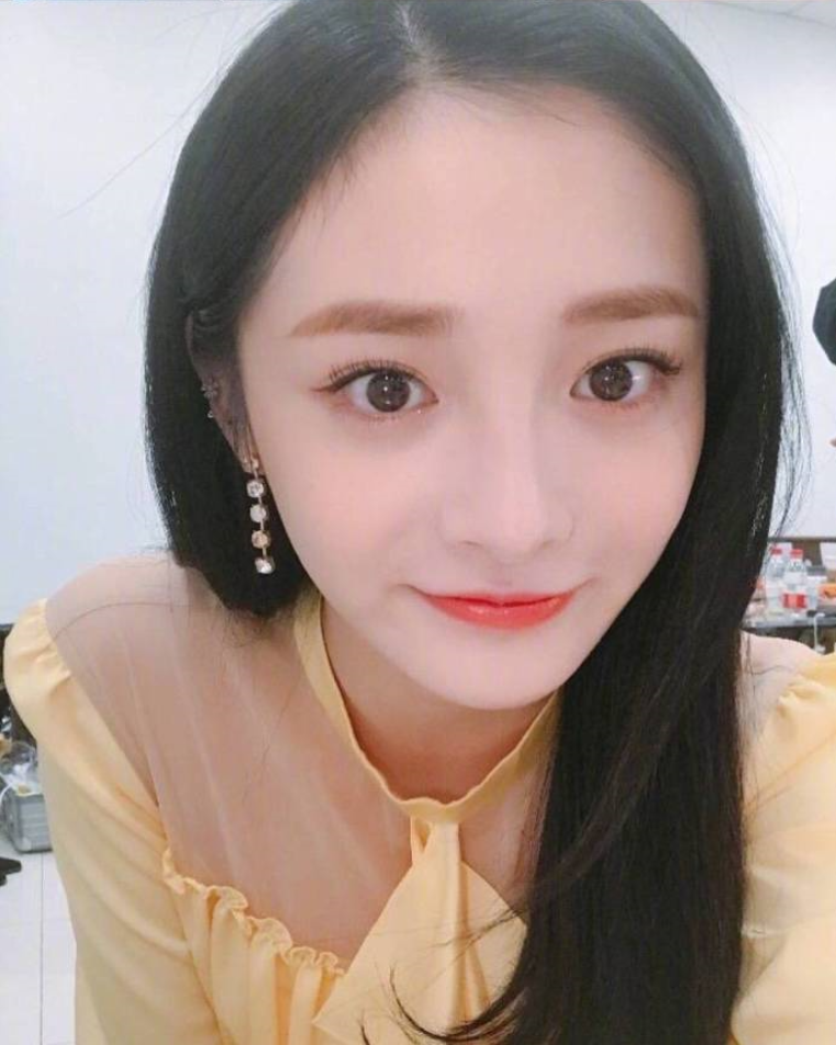 浙江美女明星周洁琼可爱自拍照