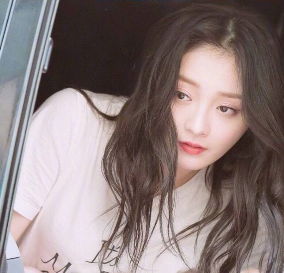 浙江美女明星周洁琼可爱自拍照
