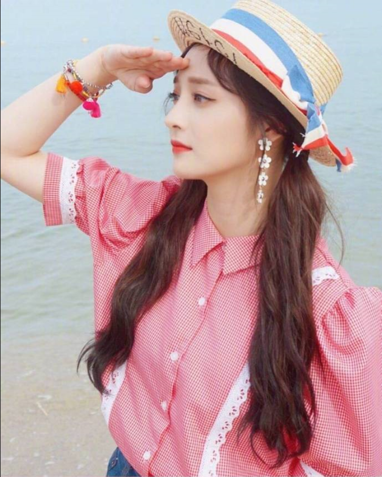 浙江美女明星周洁琼可爱自拍照