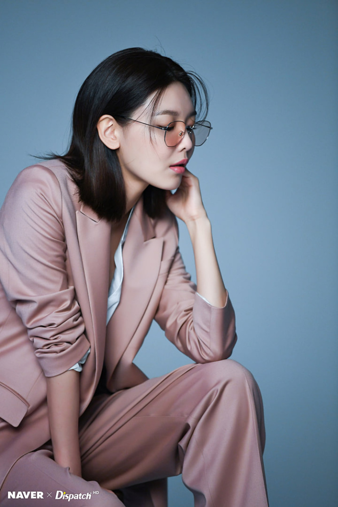 韩国女团少女时代成员秀英帅气图片