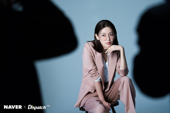 韩国女团少女时代成员秀英帅气图片