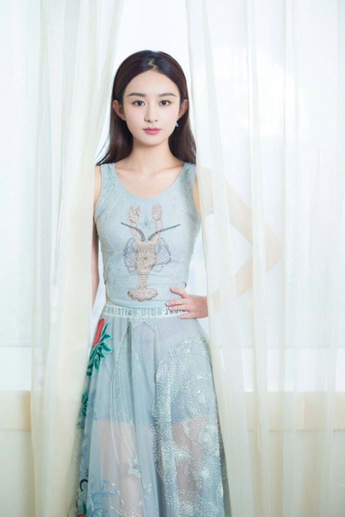 大眼美女明星赵丽颖的九款长裙礼服真的很仙人
