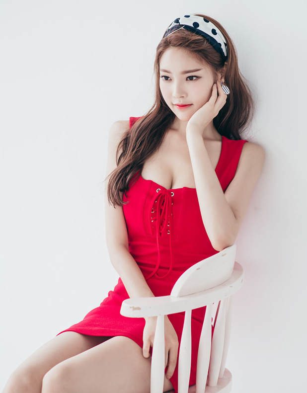 网络美女模特可爱发卡搭配红色紧身裙性感图片