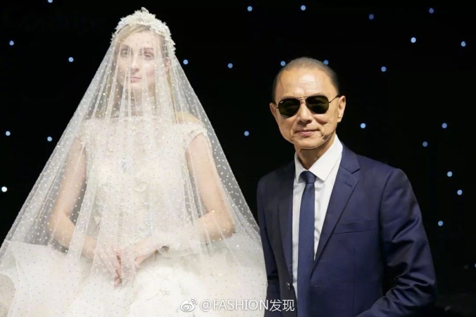 2018秋冬《艺.繁星》定制婚纱系列发布秀