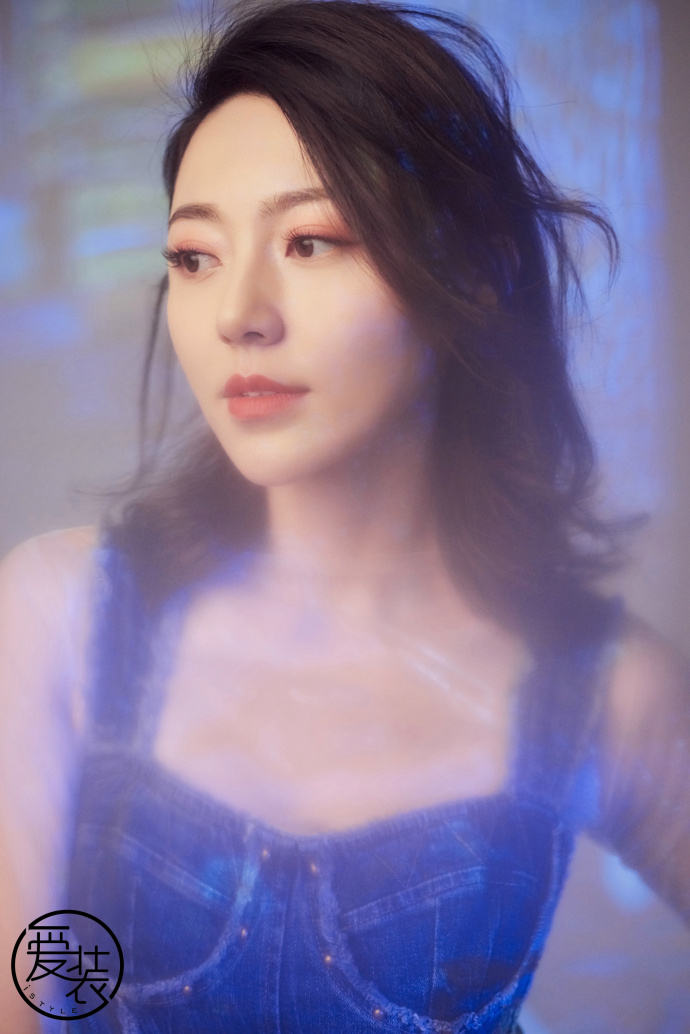 大眼美女明星黄梦莹唯美图片