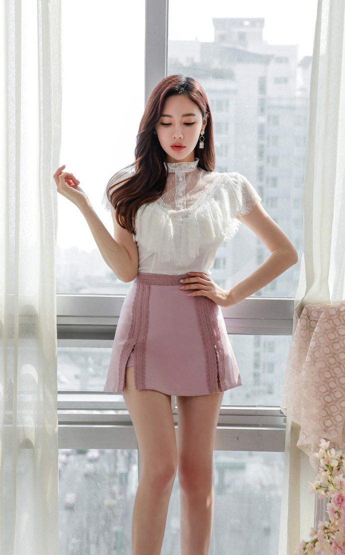 网络美女模特粉色小短裙唯美写真