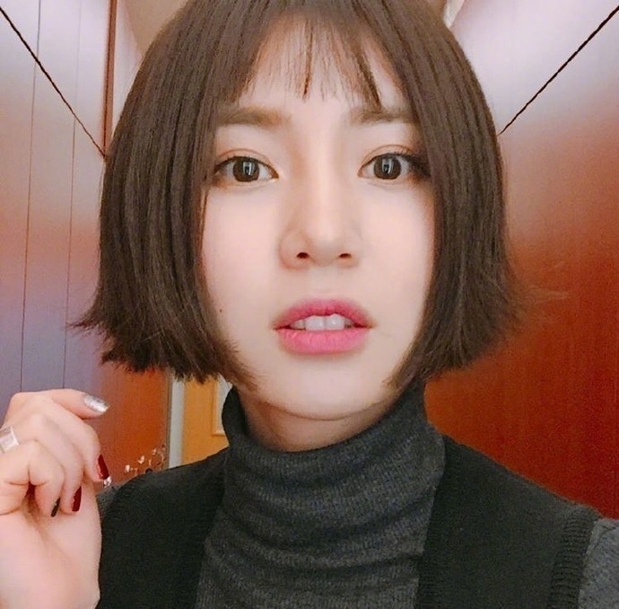 女生短发发型图片_谁说短发就是一成不变短发也