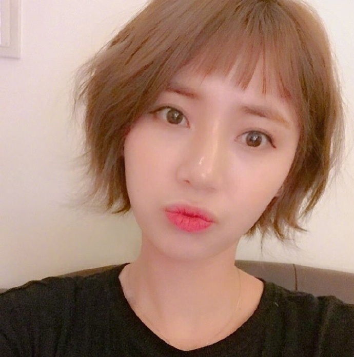 女生短发发型图片_谁说短发就是一成不变短发也