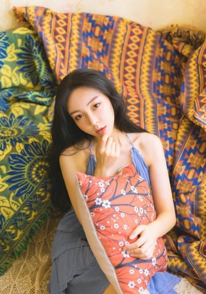 长发清纯美女慵懒cat可爱写真