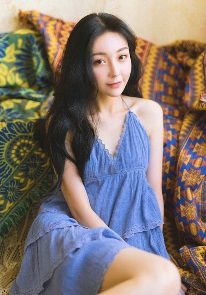 长发清纯美女慵懒cat可爱写真