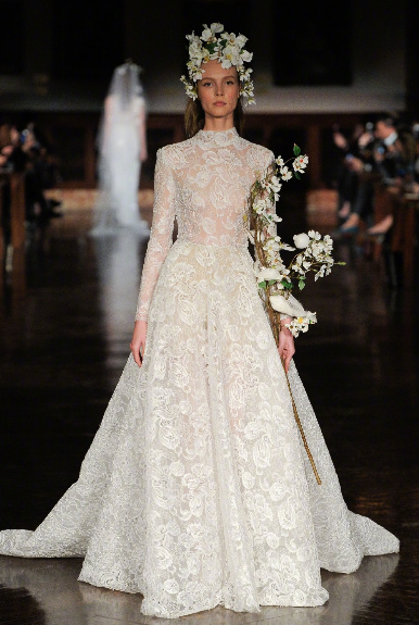Reem Acra Bridal Spring 2019戴花冠的新娘婚纱礼服图片